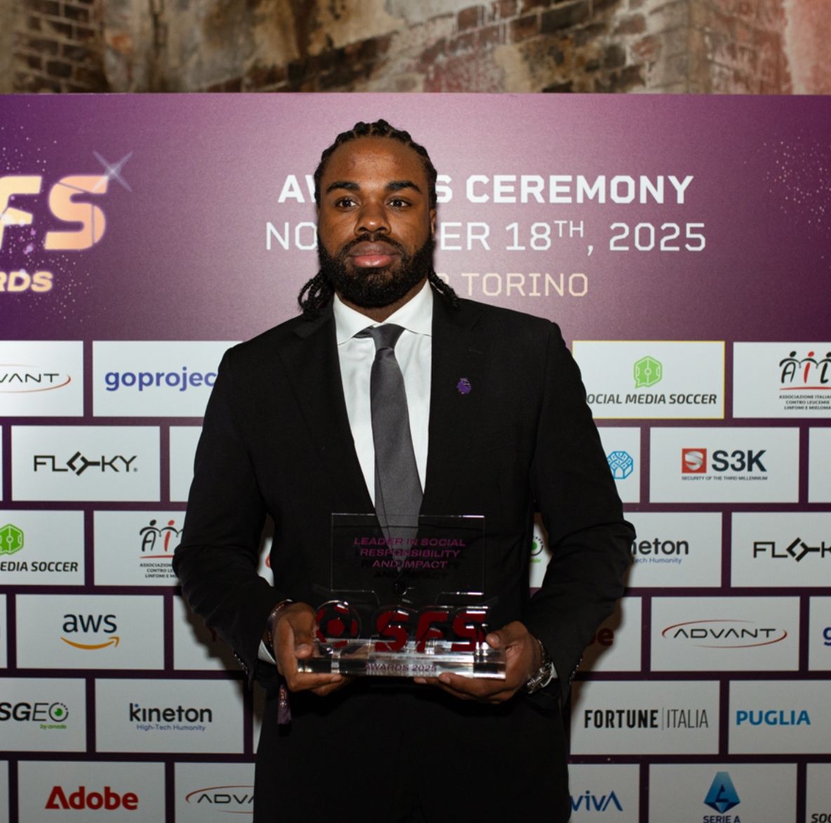 Award presented to Old Elizabethan working for the Premier League at football summit in Turin